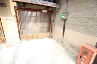 建勲神社前貸家の物件外観写真